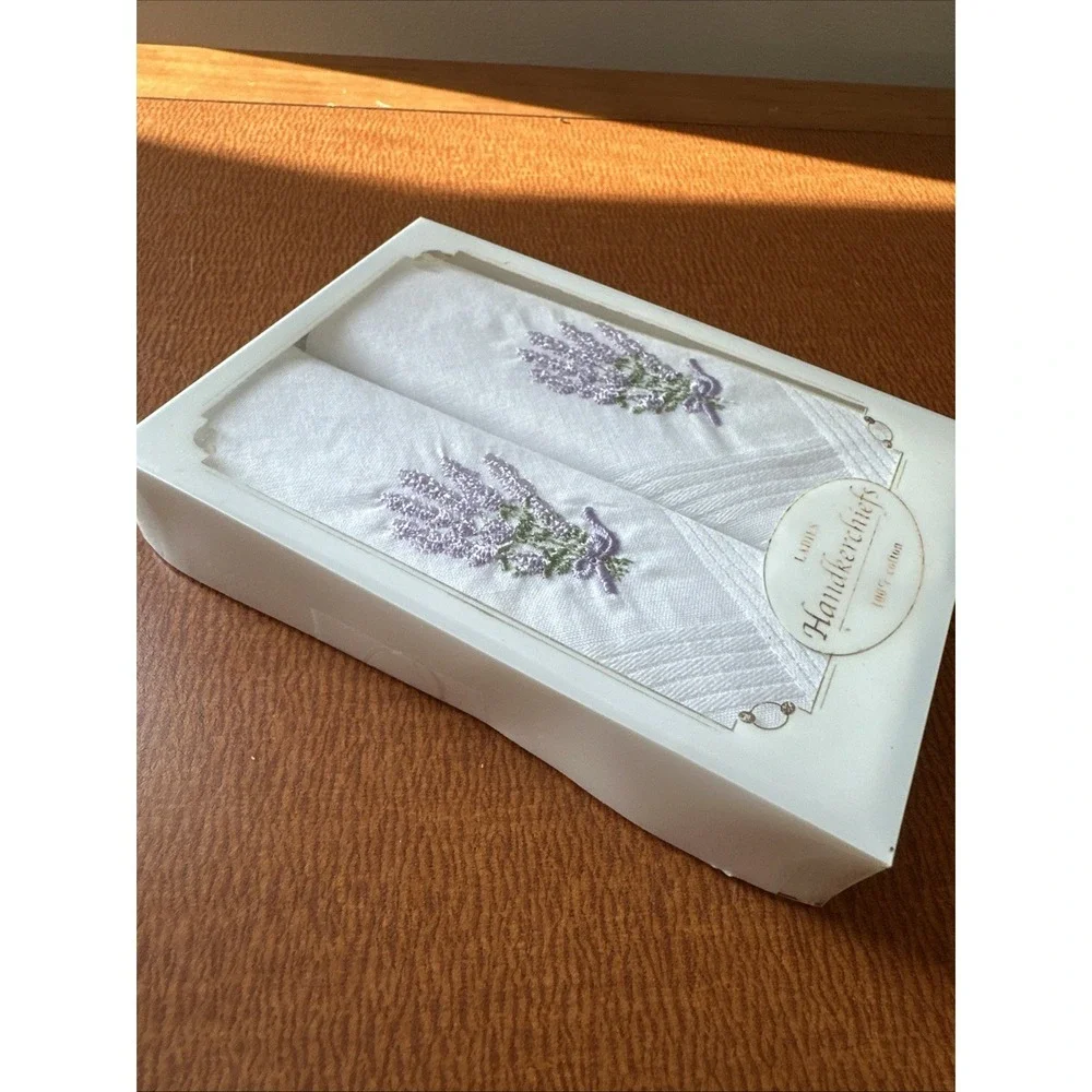 Vtg Set Of 2 Ladies Lavender Embroidered Handkerchiefs In Original Giftbox‎